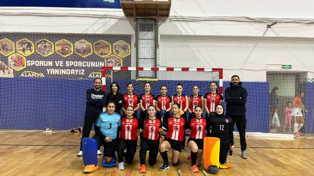 Kadınlar hokeyde derbi, Dorukspor'un